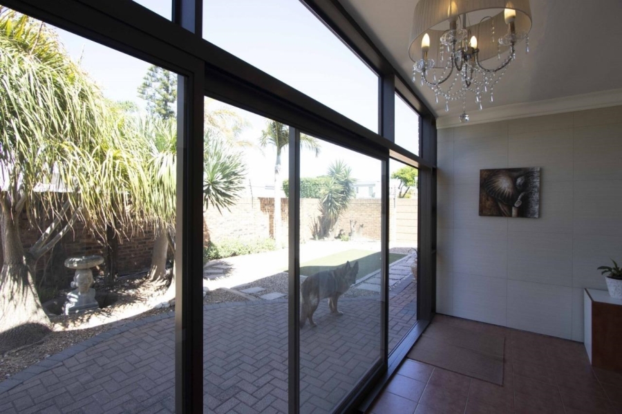 To Let 5 Bedroom Property for Rent in Parklands Western Cape